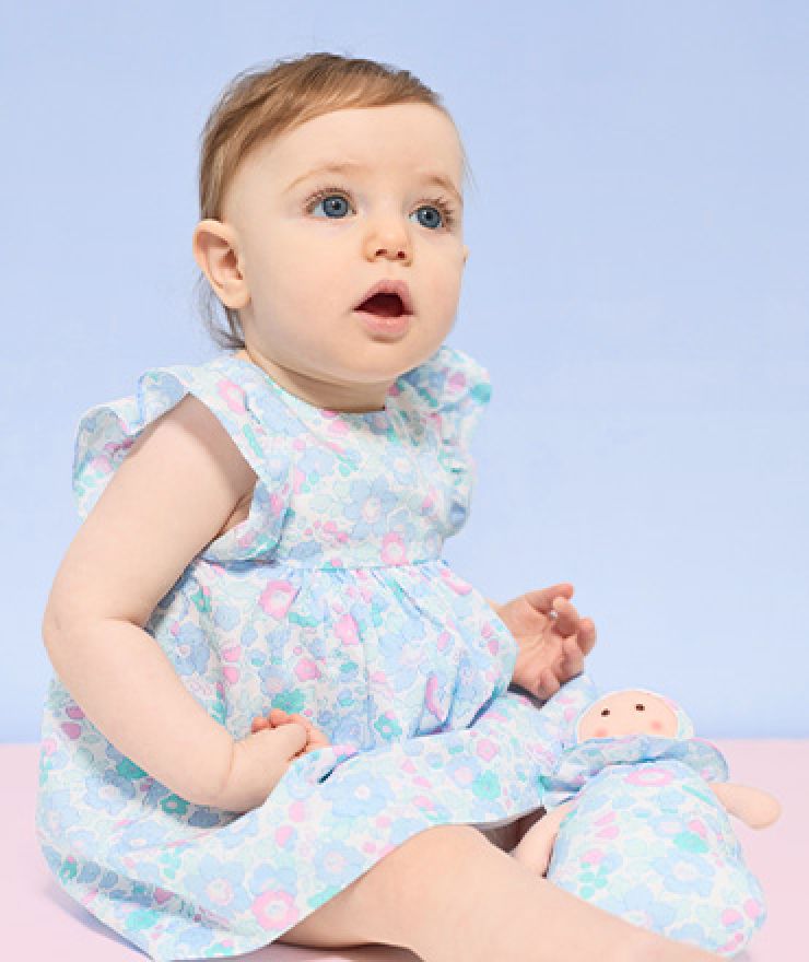 Toute la collection de vêtements et accessoires en tissus Liberty Fabrics pour naissance
