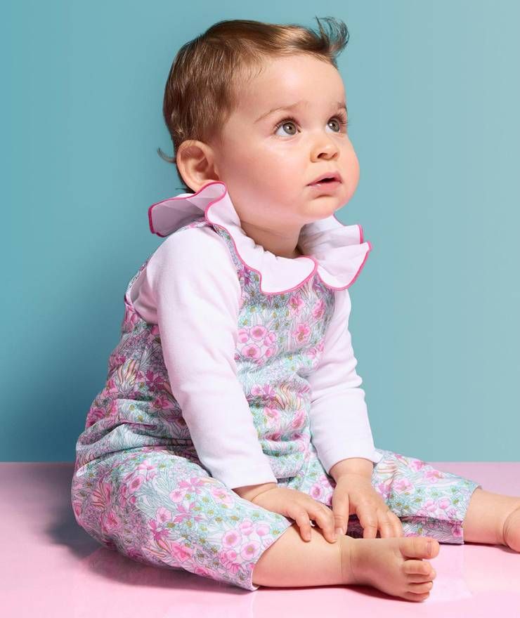 Toute la collection de vêtements et accessoires en tissus Liberty Fabrics pour naissance