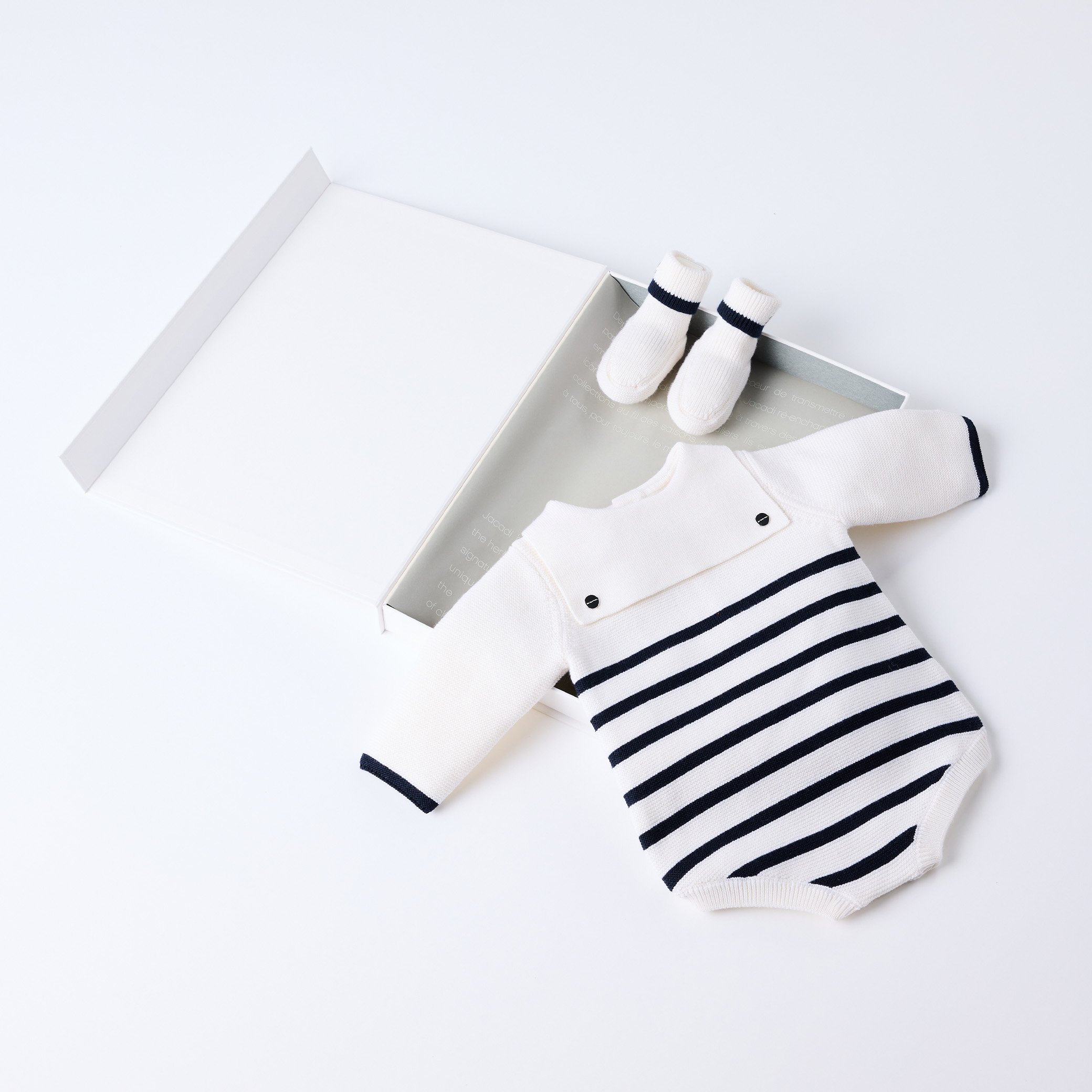 Jacadi - Barboteuse bébé Mon premier Jacadi - Blanc/Marine - Taille: 06M - Idéal Cadeau naissance